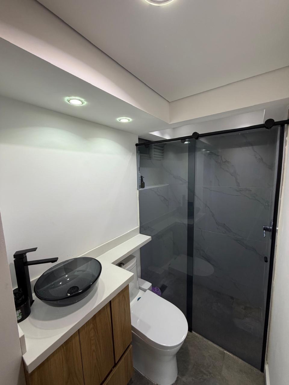 Cabinas de Baño y Divisiones - imagen 5
